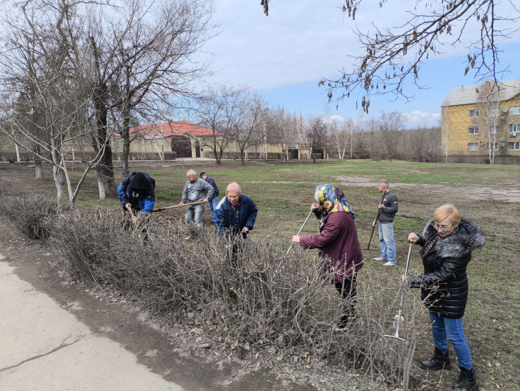Субботник по благоустройству и наведению чистоты.